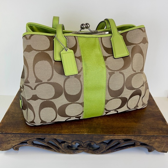 Coach F13533 Green and Brown Signature Kiss Clasp Tote Bag - Picture 3 of 11